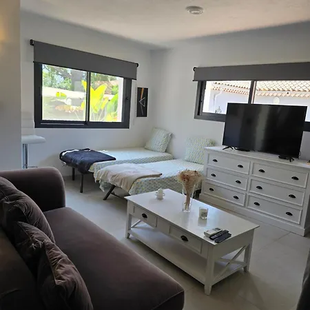 Prázdninový dům 1-bedroom With Pool Access Cannes