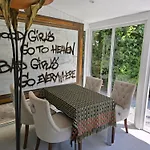 1-bedroom With Pool Access *