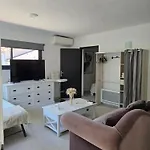 1-bedroom With Pool Access Tatil Evi Cannes