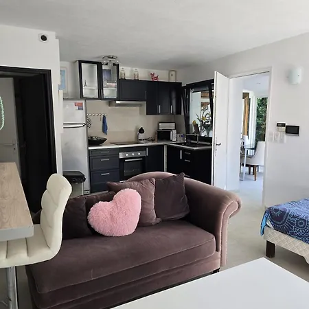 1-bedroom With Pool Access *